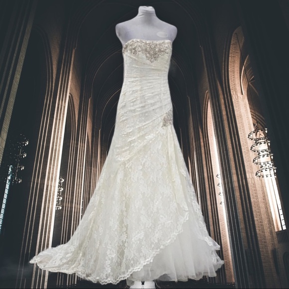 David’s Bridal Dresses & Skirts - David’s Bridal A-Line Lace Wedding Gown side split detail Ivory